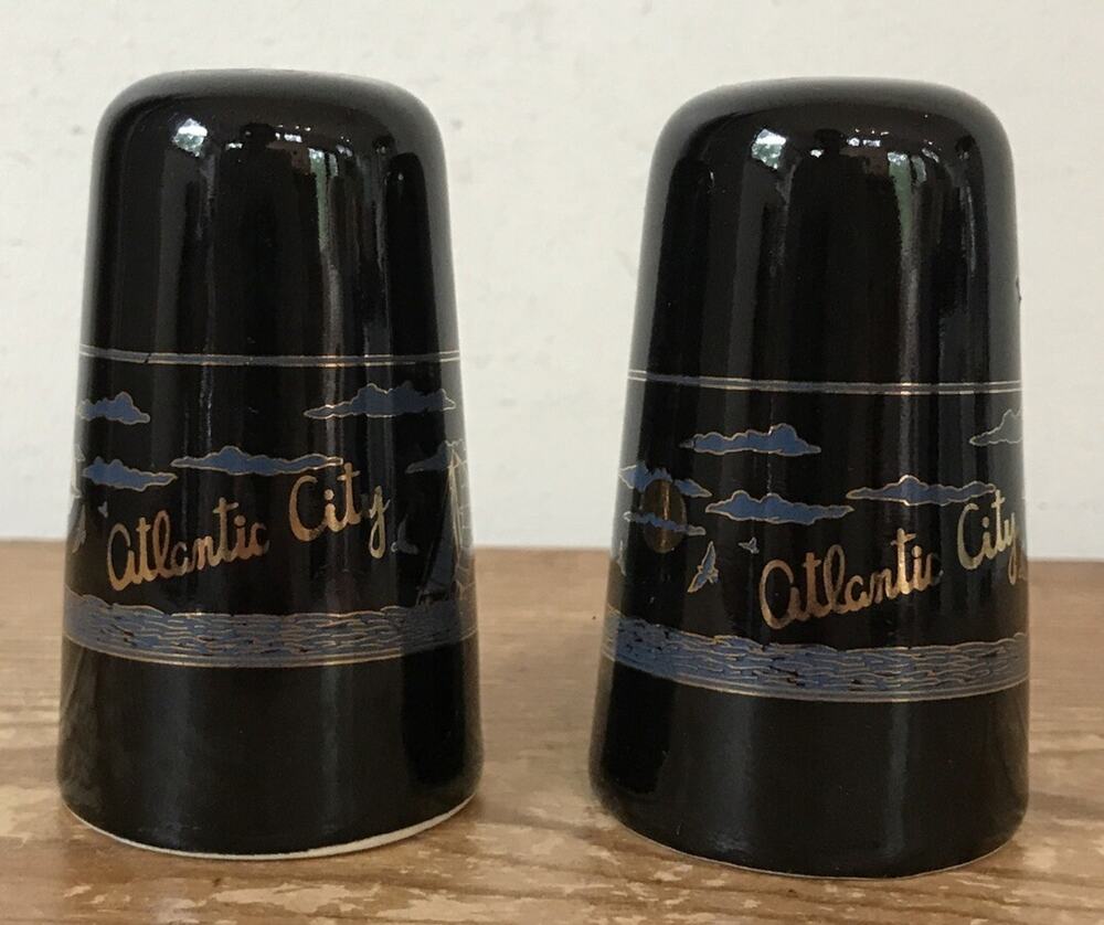 Set Pair 2 Vintage 80s Atlantic City Black Ceramic Souvenir Salt Pepper Shakers